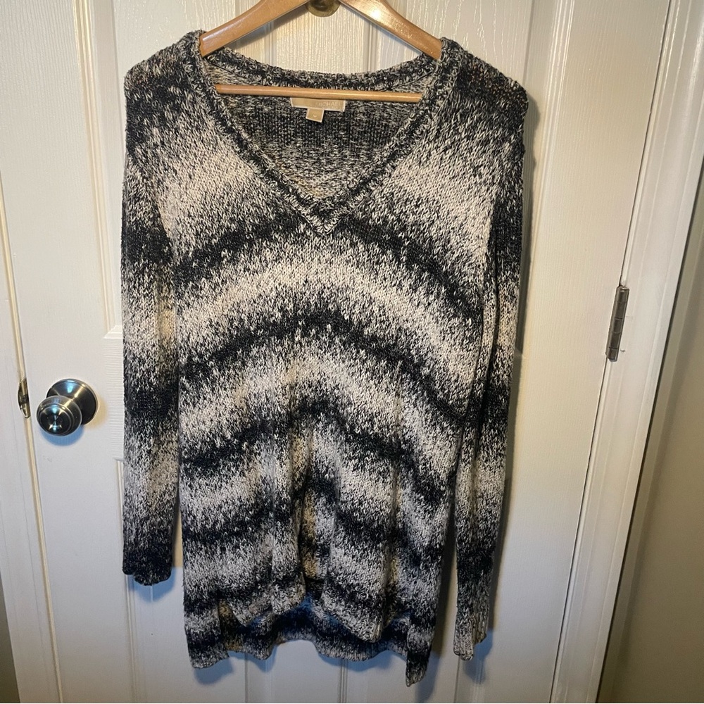 MICHAEL Michael Kors Black & White Stripe V-Neck Knit Pullover Sweater M